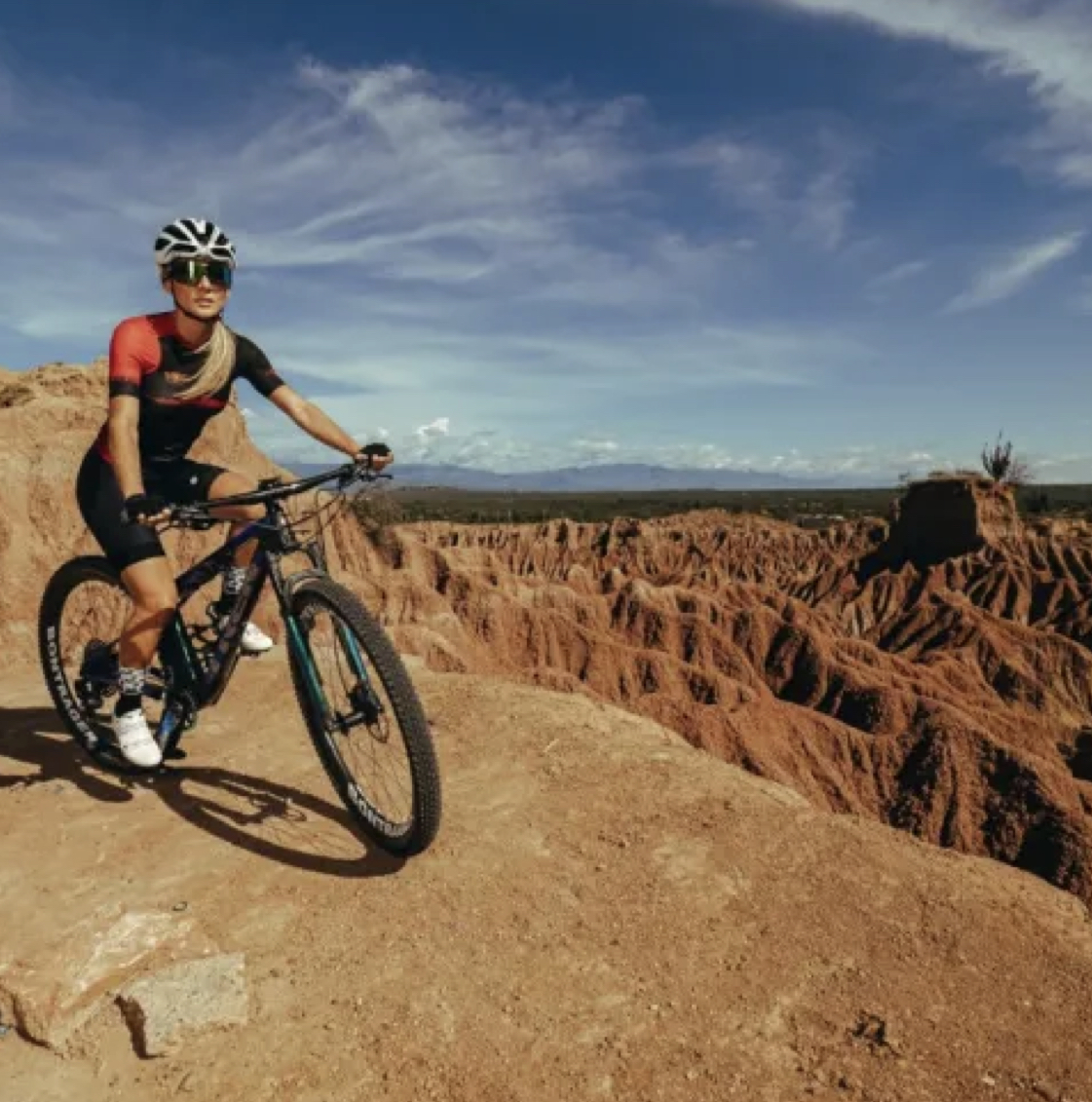 Ciclismo por la Tatacoa: Alquiler de Bicicletas y Rutas Escénicas