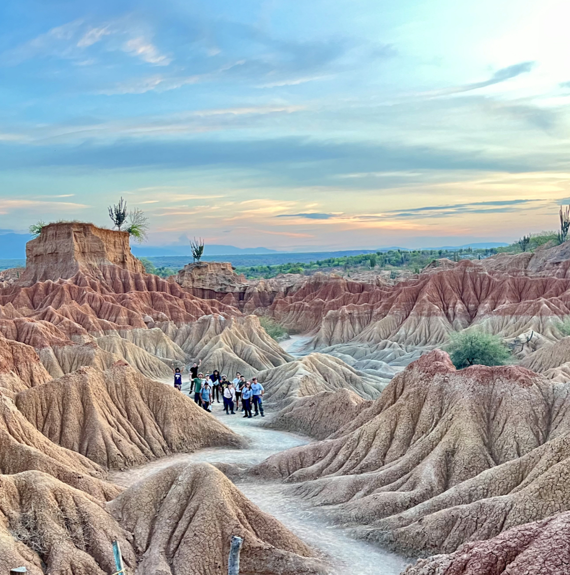 Caminata por los Laberintos del Cusco – Desierto Rojo